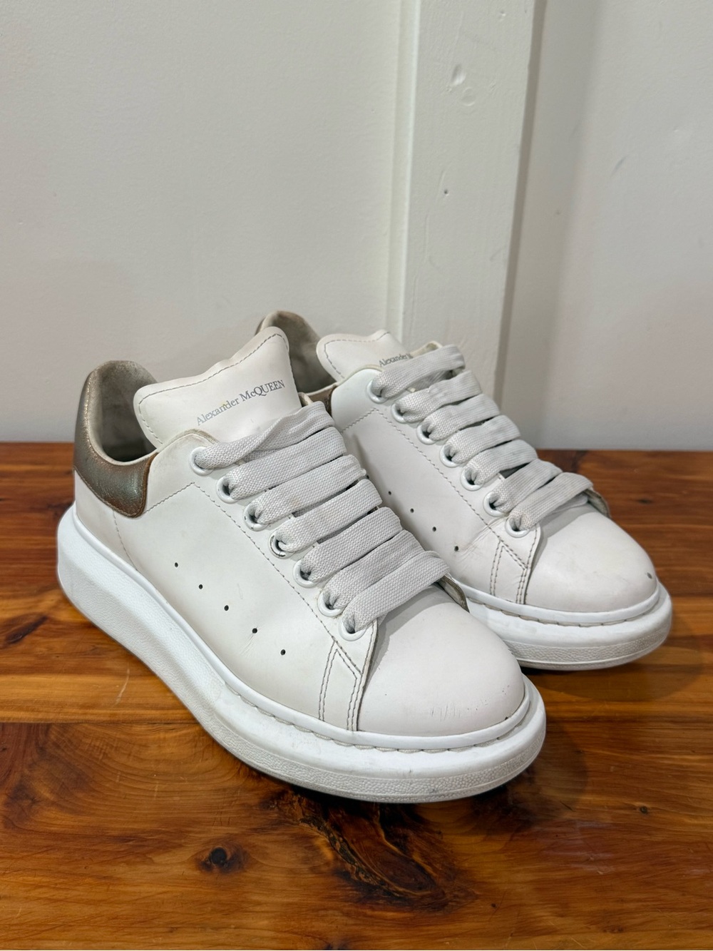 Alexander McQueen Oversized Sneakers White/Light Gold Bronze 37